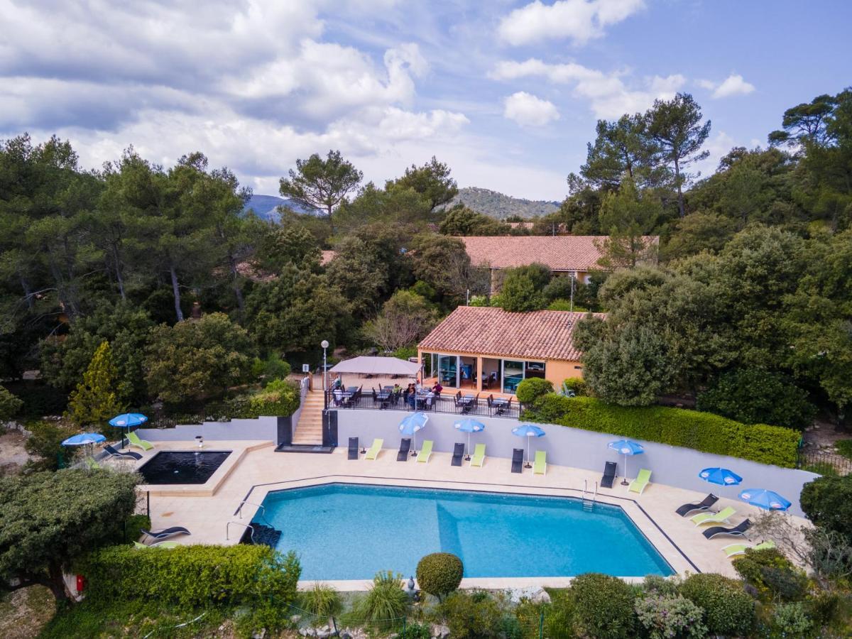 Les Arbousiers Hôtel&Village Vacances La Roquebrussanne Exterior foto
