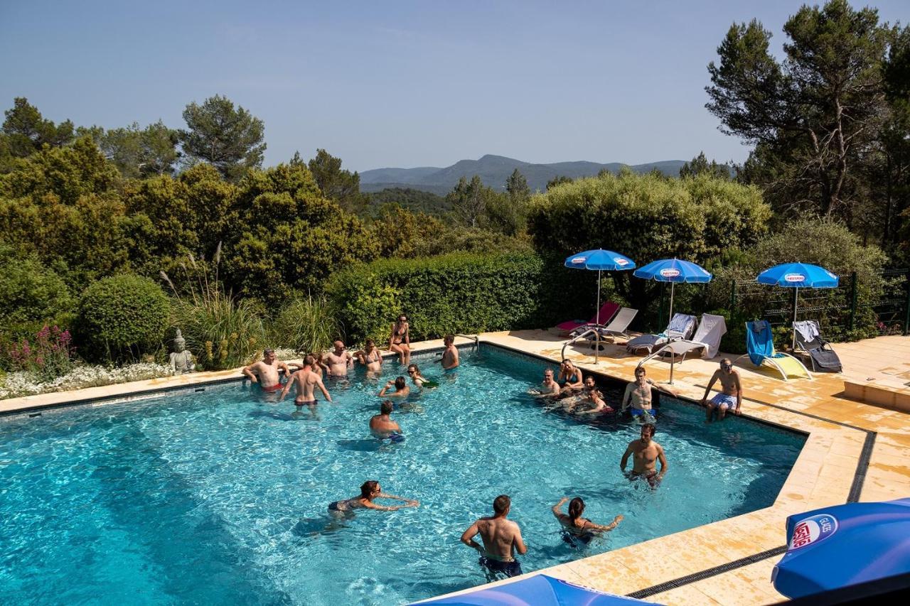 Les Arbousiers Hôtel&Village Vacances La Roquebrussanne Exterior foto