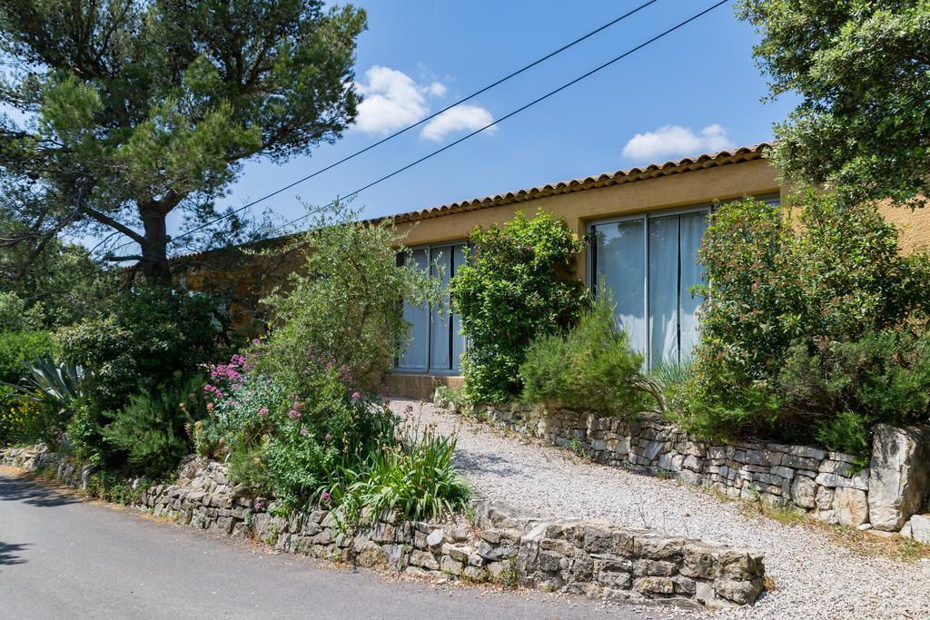 Les Arbousiers Hôtel&Village Vacances La Roquebrussanne Exterior foto