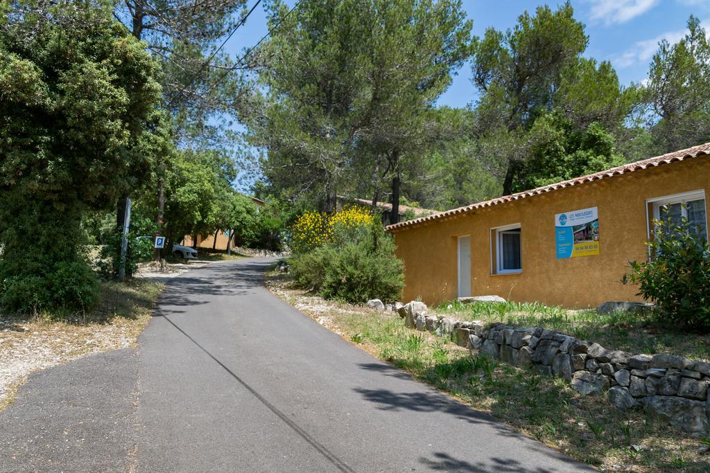 Les Arbousiers Hôtel&Village Vacances La Roquebrussanne Exterior foto